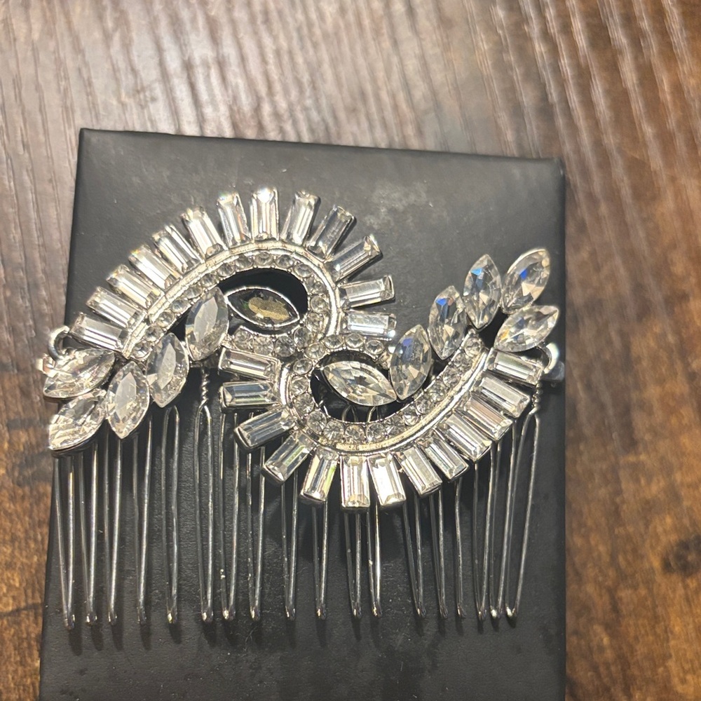 R.H. Macy & Co. Elegant Silver Hair Comb
